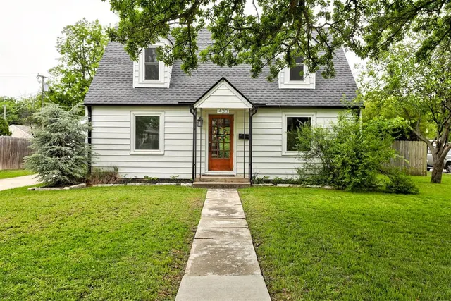 Photo 2 — 430 Iowa Street, Norman, OK 73069