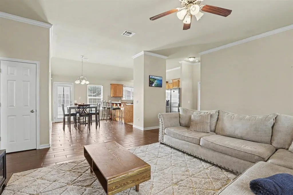 Photo 4 — 8129 Azurewood Drive, Oklahoma City, OK 73135
