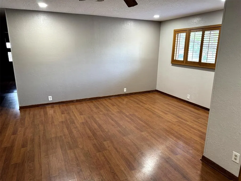 Photo 3 — 1105 S 13th Street, Clinton, OK 73601