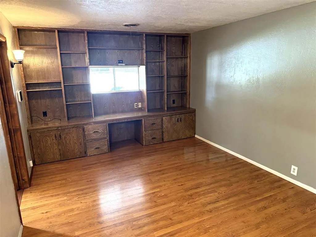 Photo 5 — 1105 S 13th Street, Clinton, OK 73601