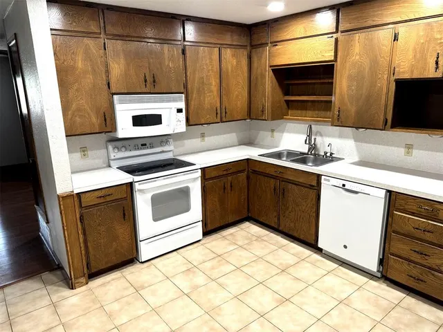 Photo 8 — 1105 S 13th Street, Clinton, OK 73601