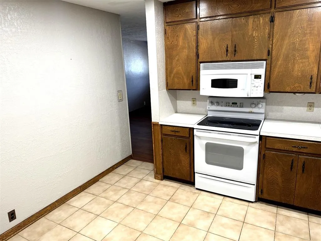Photo 9 — 1105 S 13th Street, Clinton, OK 73601