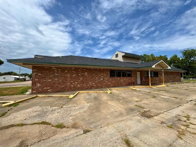 Photo 4 — 520 W Broadway Avenue, Seminole, OK 74868