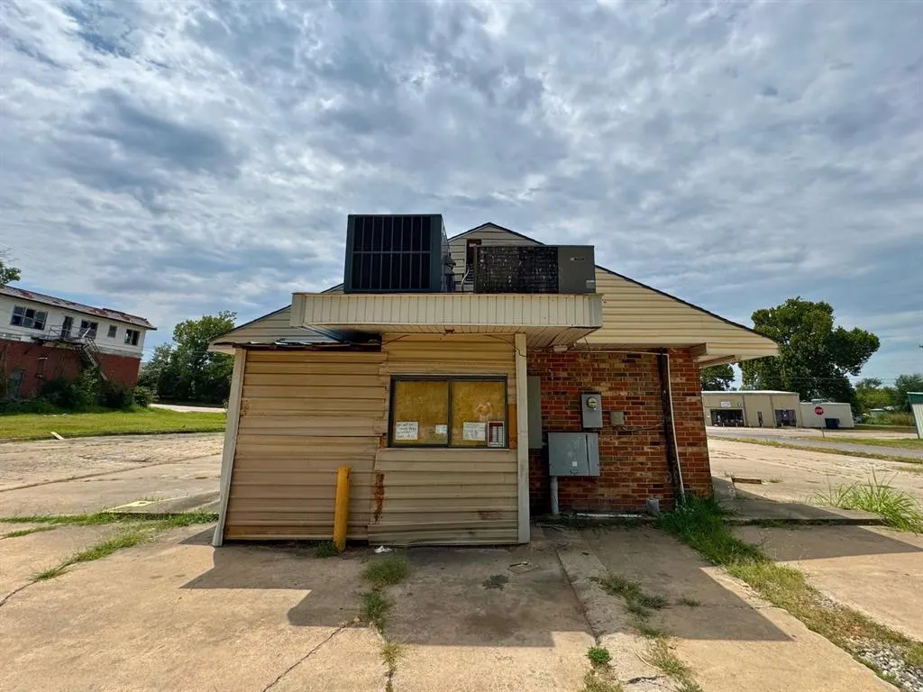 Photo 6 — 520 W Broadway Avenue, Seminole, OK 74868