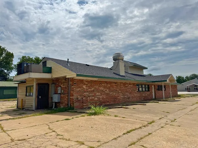 Photo 8 — 520 W Broadway Avenue, Seminole, OK 74868