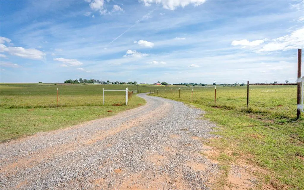 Photo 16 — 24239 E 1040 County Road, Weatherford, OK 73096