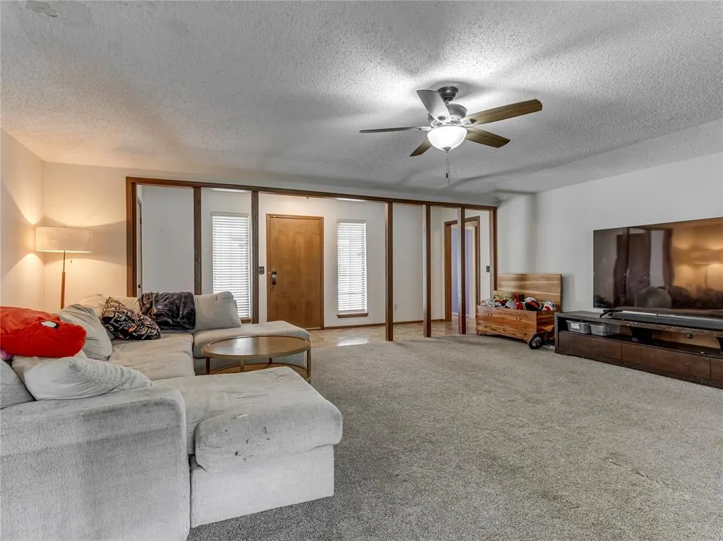 Photo 6 — 32 Corona Drive, Oklahoma City, OK 73149
