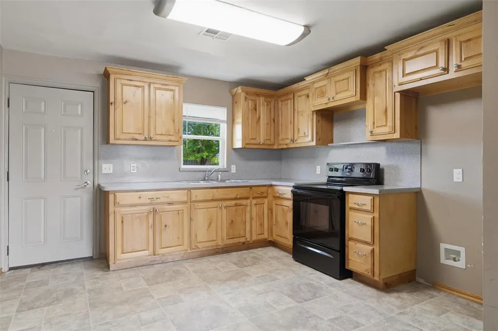Photo 8 — 7623 McGee Street, Oklahoma City, OK 73169