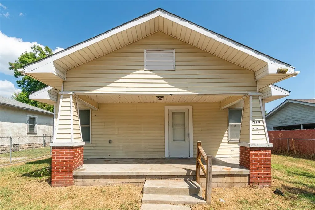 Front exterior — 319 S Oklahoma Avenue, Shawnee, OK 74801