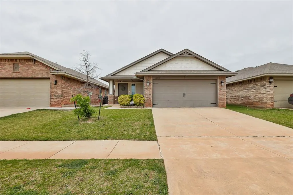 Photo 2 — 19716 Brunswick Court, Edmond, OK 73012