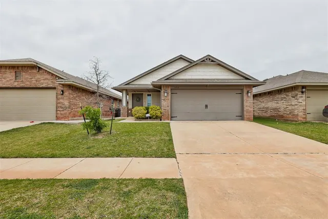 Photo 2 — 19716 Brunswick Court, Edmond, OK 73012