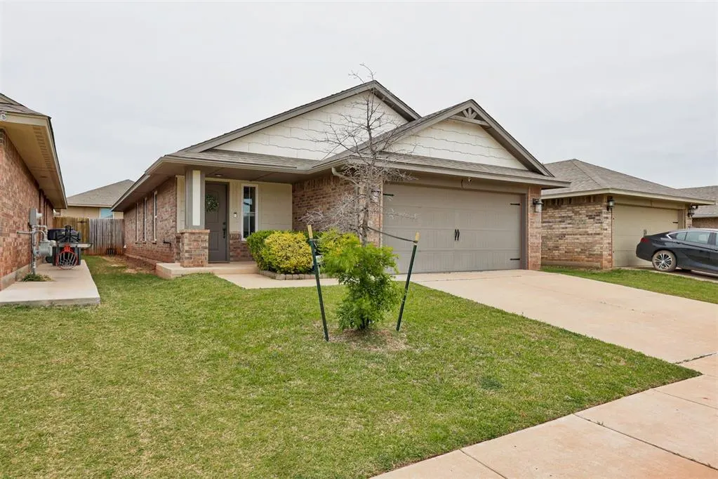 Photo 3 — 19716 Brunswick Court, Edmond, OK 73012