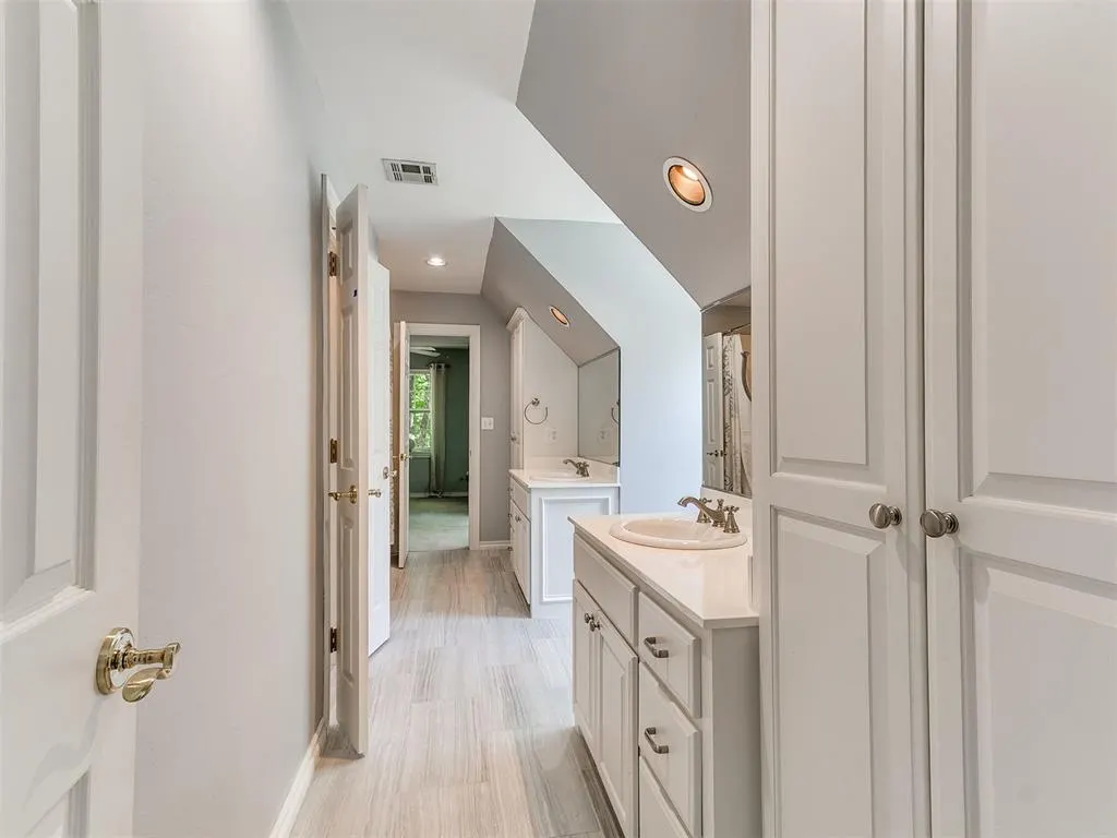 Photo 21 — 1851 Silver Oaks Drive, Edmond, OK 73025