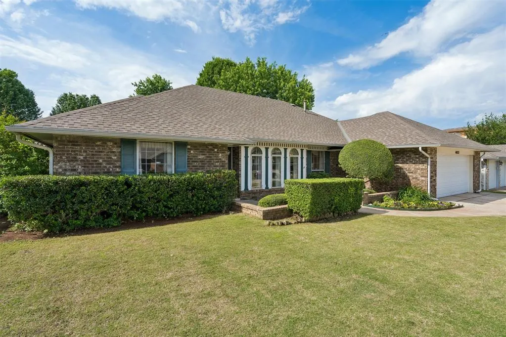 Photo 2 — 4032 Thunderbird Drive, Oklahoma City, OK 73120