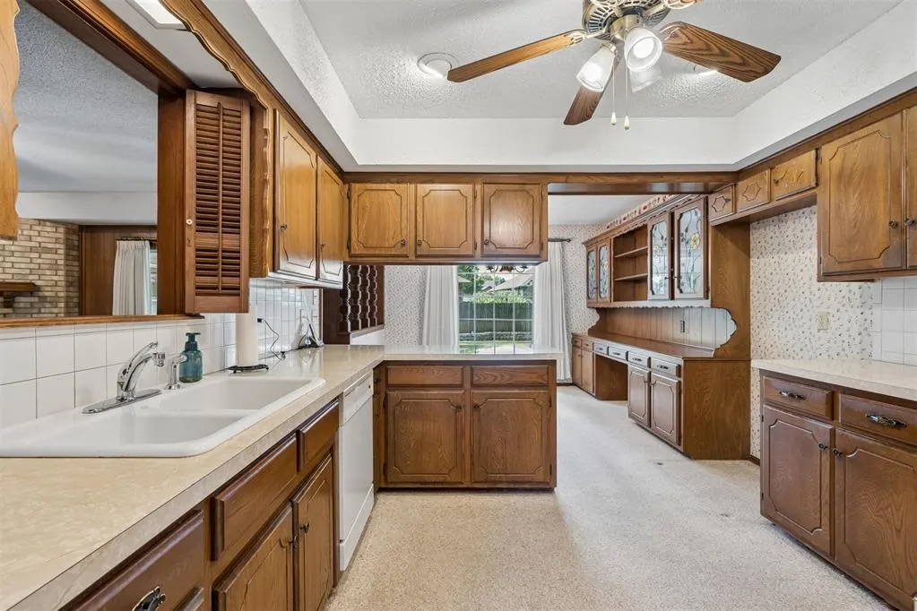 Photo 7 — 4032 Thunderbird Drive, Oklahoma City, OK 73120