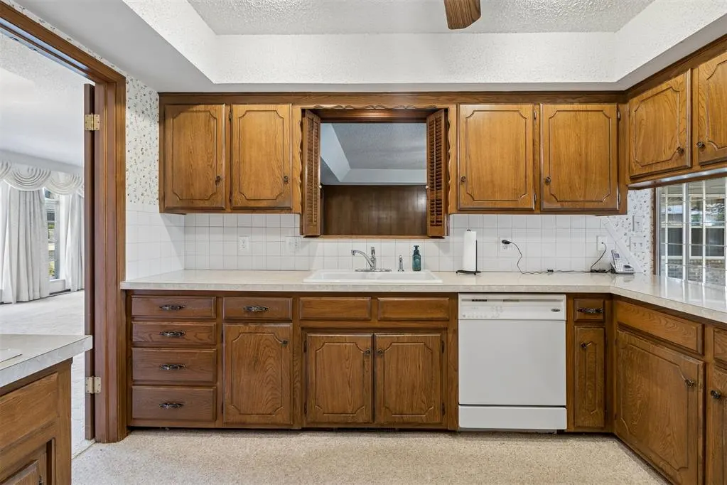 Photo 10 — 4032 Thunderbird Drive, Oklahoma City, OK 73120