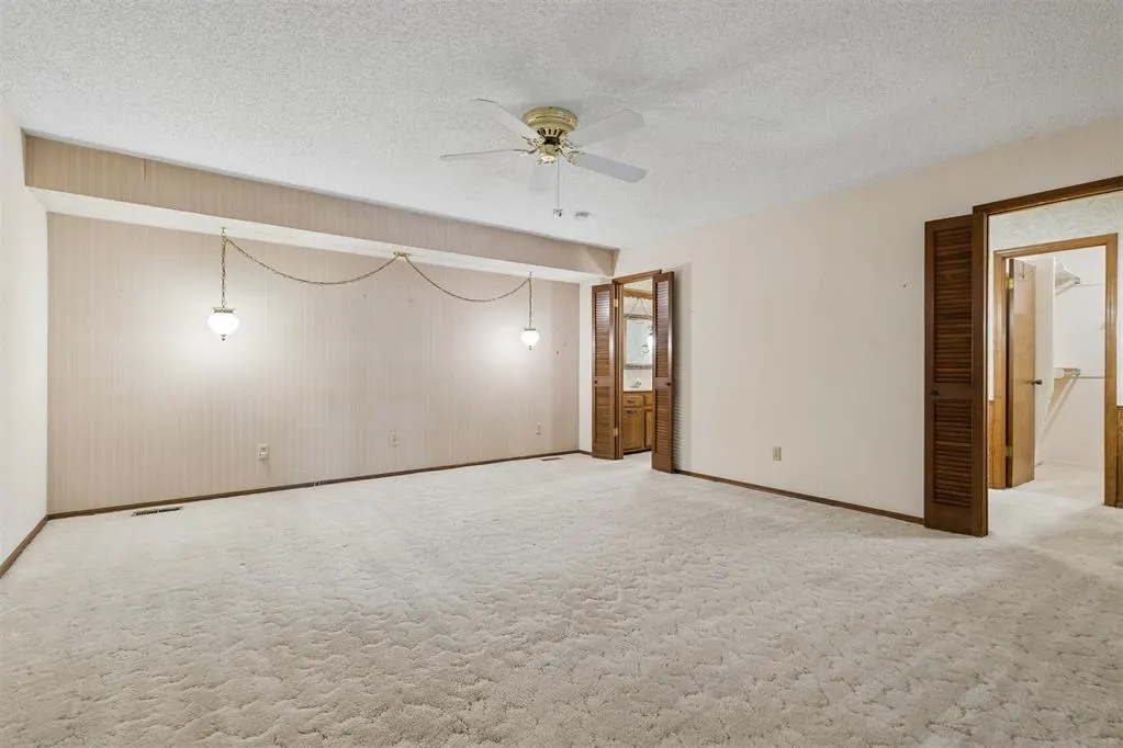 Photo 11 — 4032 Thunderbird Drive, Oklahoma City, OK 73120