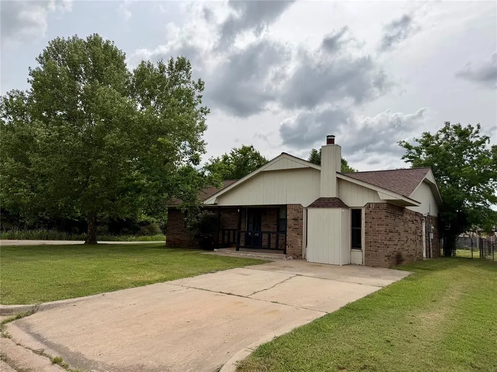 Photo 2 — 719 Geronimo, Pauls Valley, OK 73075