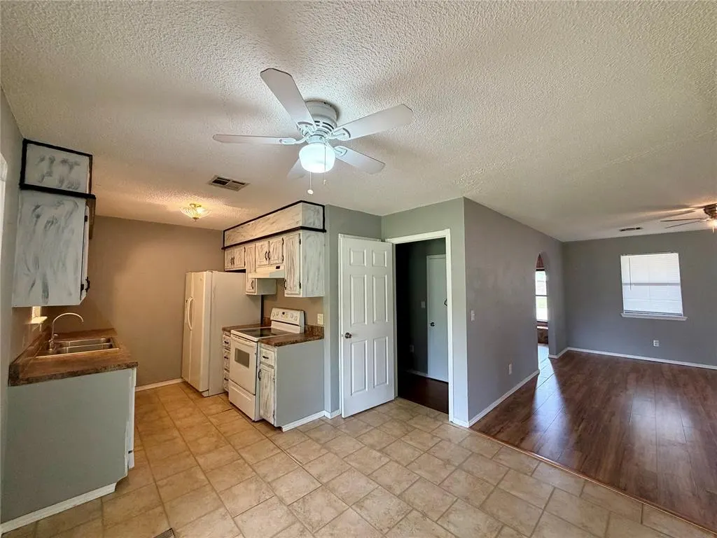 Photo 8 — 719 Geronimo, Pauls Valley, OK 73075