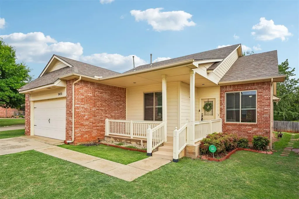 Photo 2 — 9420 Lansbrook Lane, Oklahoma City, OK 73162