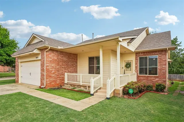 Photo 2 — 9420 Lansbrook Lane, Oklahoma City, OK 73162