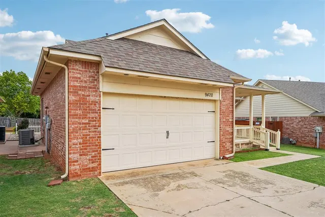 Photo 3 — 9420 Lansbrook Lane, Oklahoma City, OK 73162