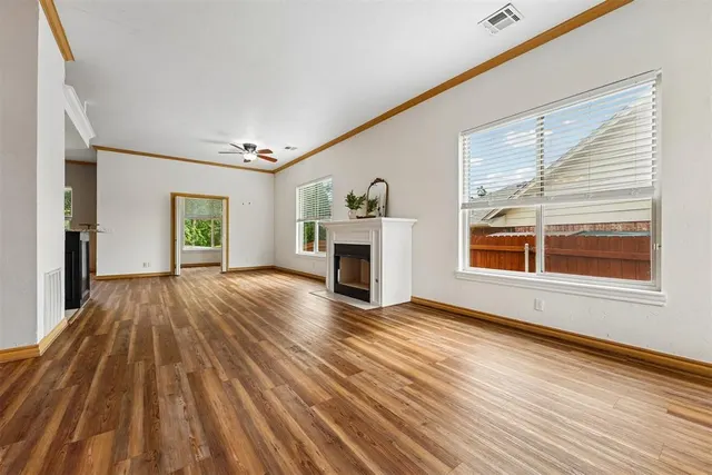 Photo 5 — 9420 Lansbrook Lane, Oklahoma City, OK 73162