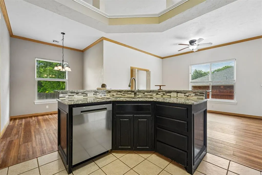 Photo 8 — 9420 Lansbrook Lane, Oklahoma City, OK 73162