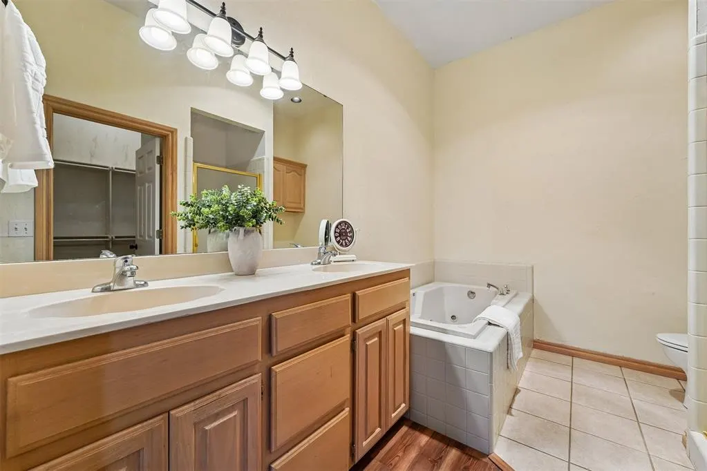 Photo 17 — 9420 Lansbrook Lane, Oklahoma City, OK 73162