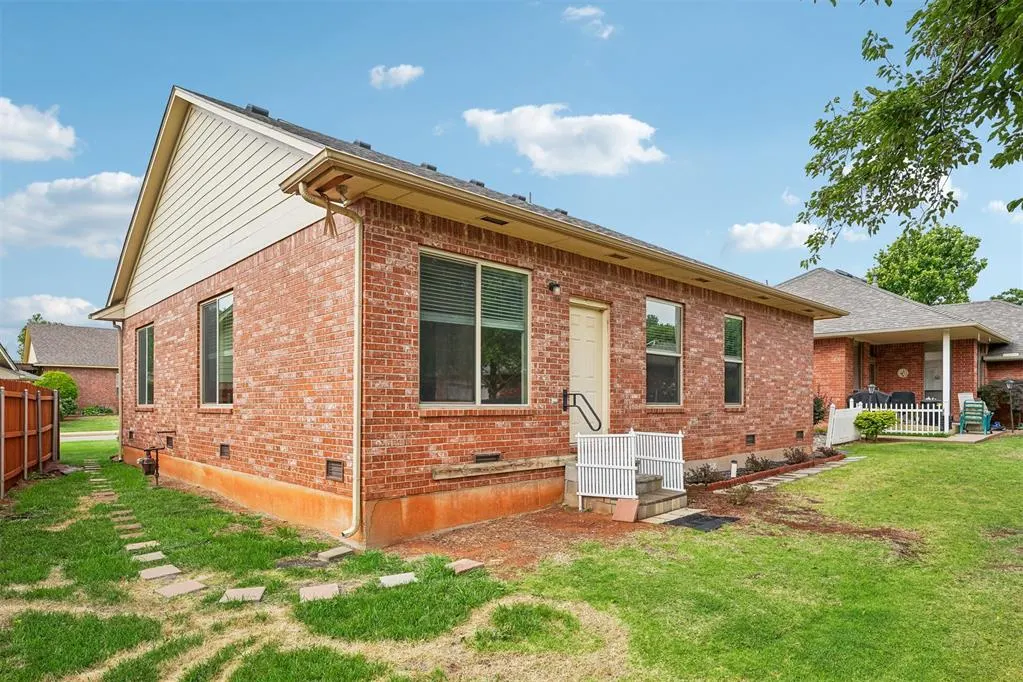 Photo 25 — 9420 Lansbrook Lane, Oklahoma City, OK 73162