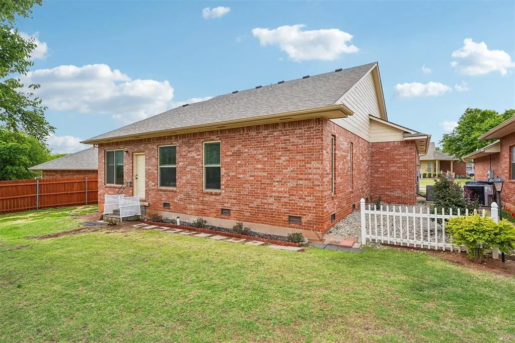 Photo 27 — 9420 Lansbrook Lane, Oklahoma City, OK 73162