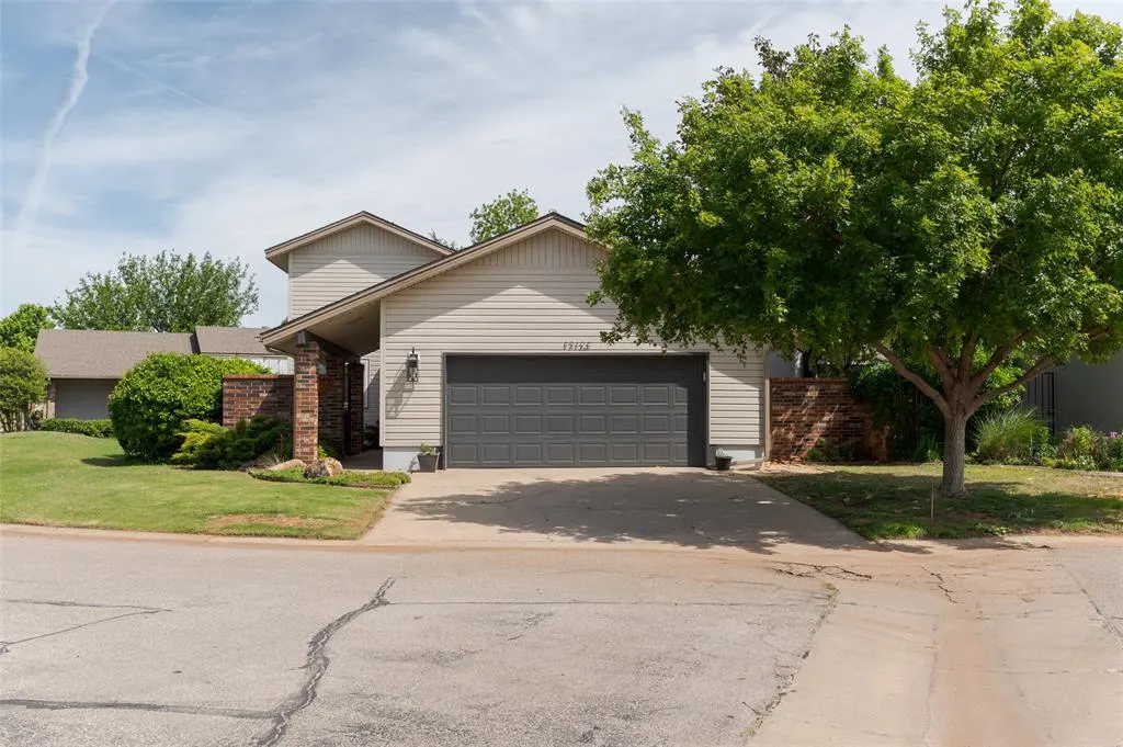 Photo 6 — 12124 Cliff Rose Drive, Oklahoma City, OK 73162
