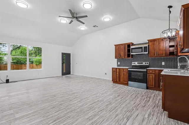 Photo 6 — 1531 NE 18th Street, Oklahoma City, OK 73111