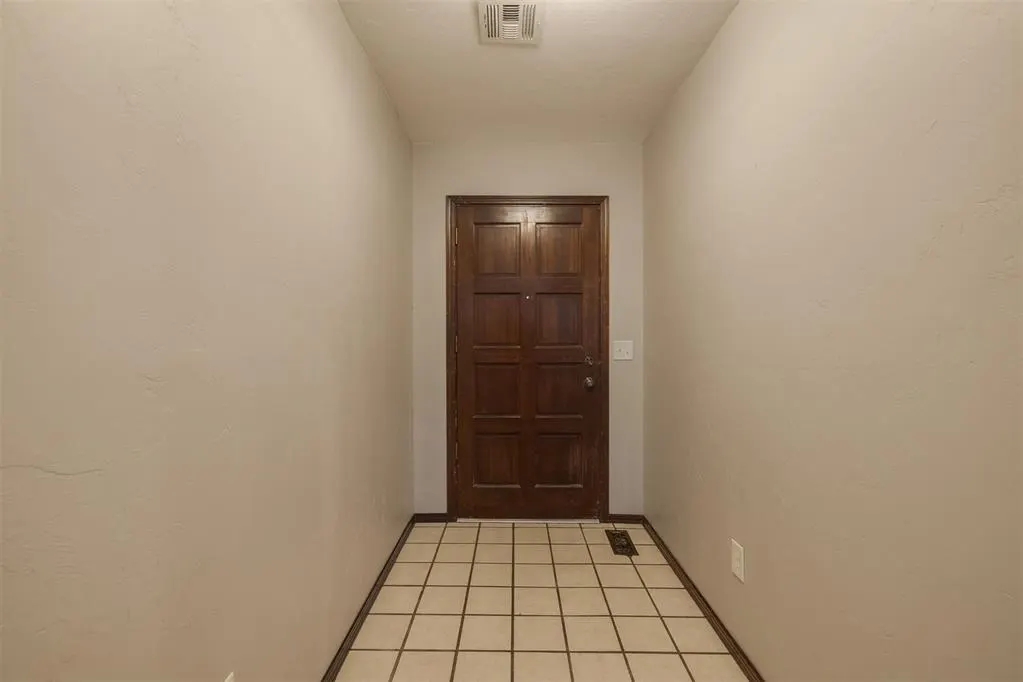 Photo 3 — 7400 Walnut Creek Drive, Oklahoma City, OK 73142