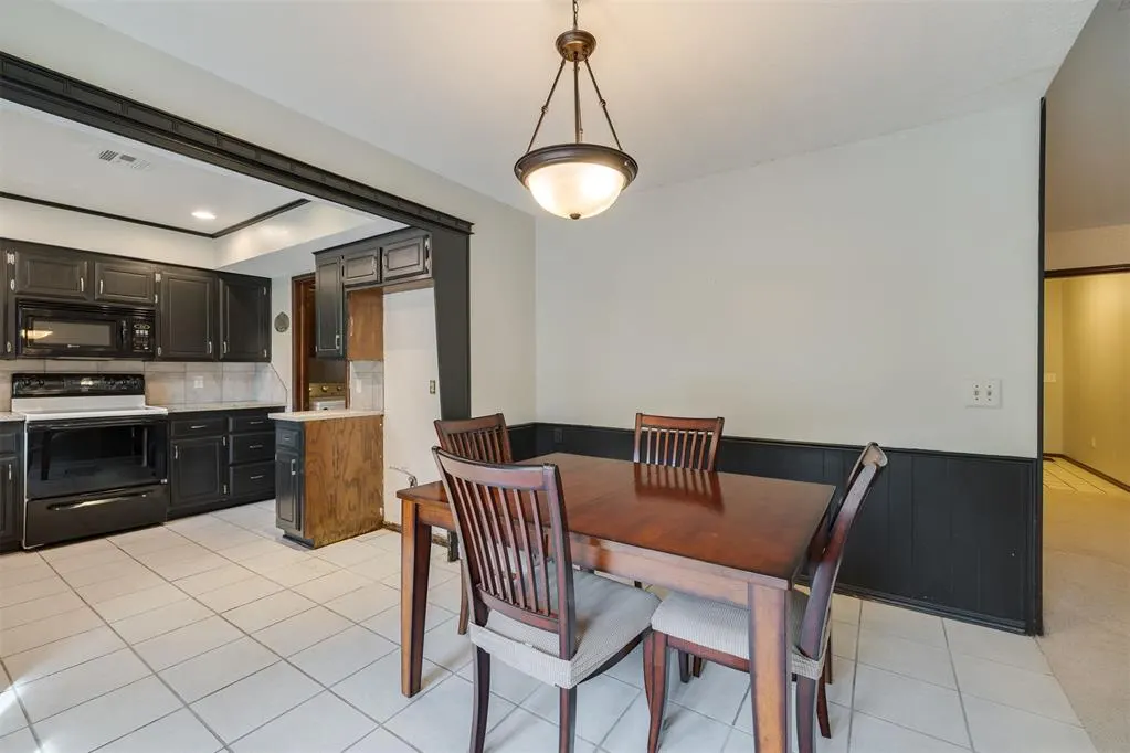 Photo 13 — 7400 Walnut Creek Drive, Oklahoma City, OK 73142