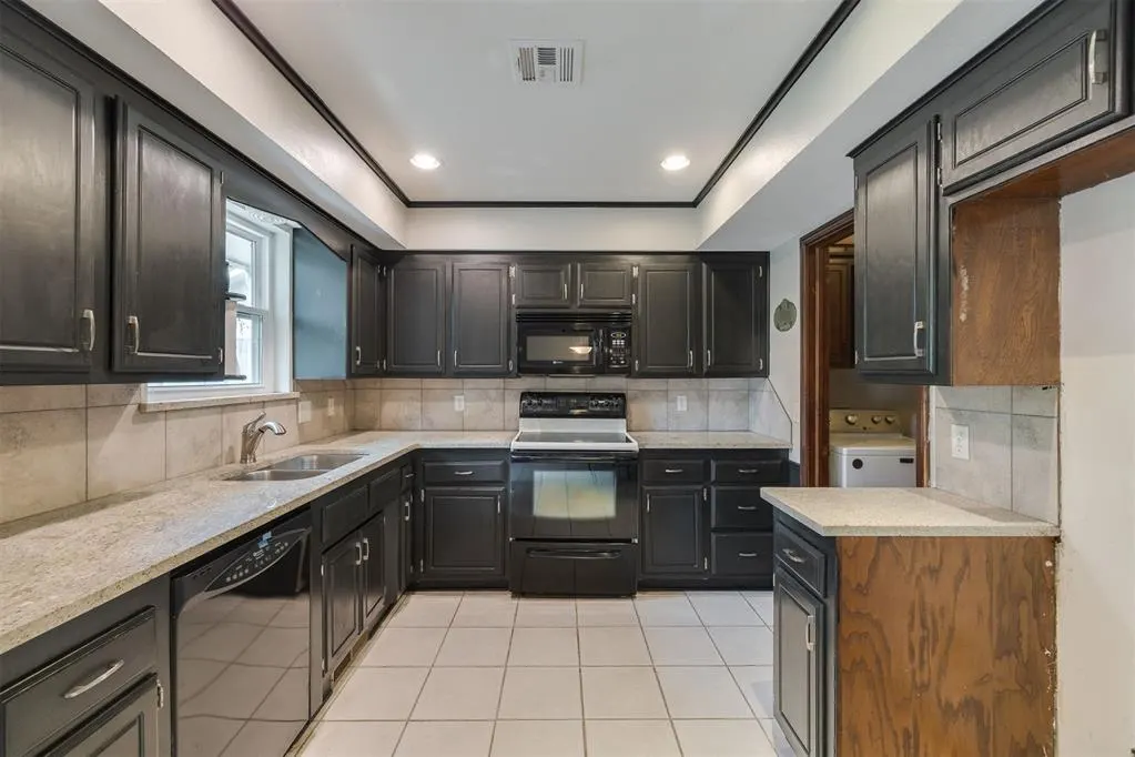 Photo 15 — 7400 Walnut Creek Drive, Oklahoma City, OK 73142