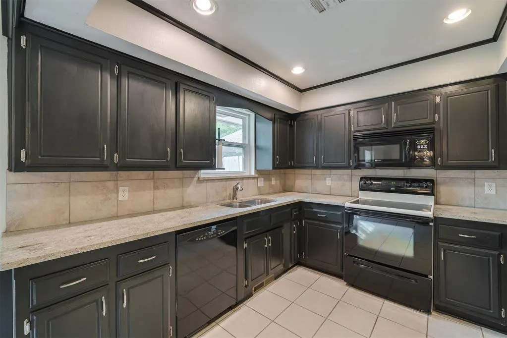 Photo 16 — 7400 Walnut Creek Drive, Oklahoma City, OK 73142