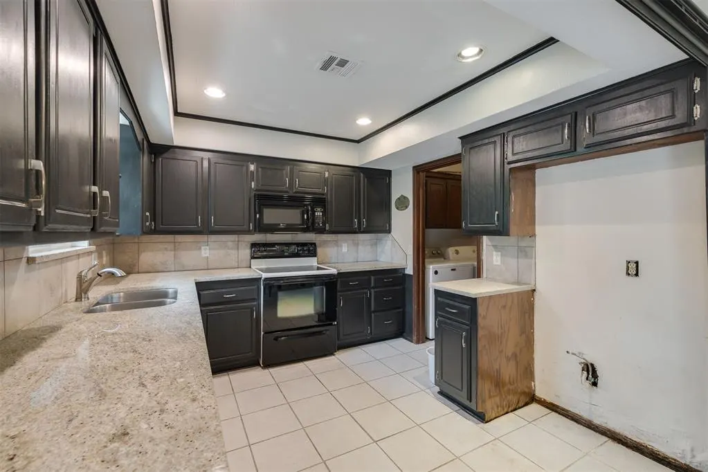 Photo 17 — 7400 Walnut Creek Drive, Oklahoma City, OK 73142