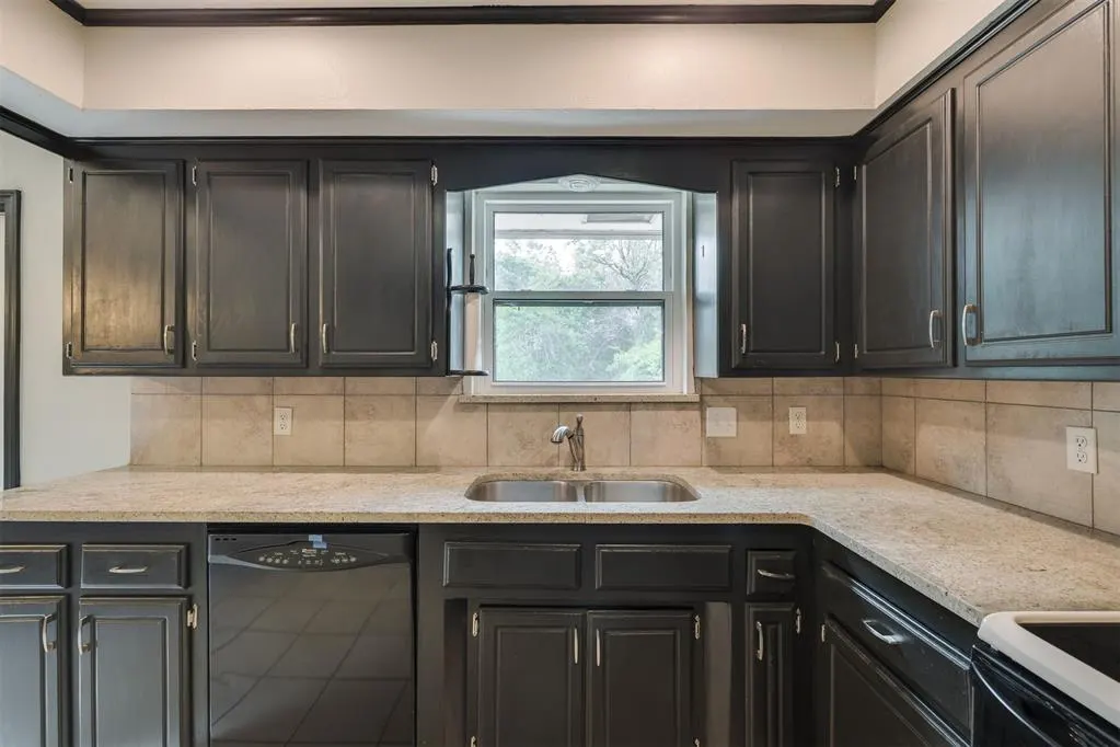 Photo 18 — 7400 Walnut Creek Drive, Oklahoma City, OK 73142