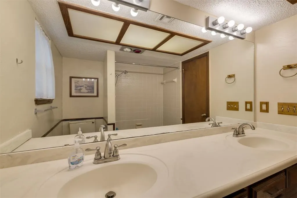 Photo 37 — 7400 Walnut Creek Drive, Oklahoma City, OK 73142