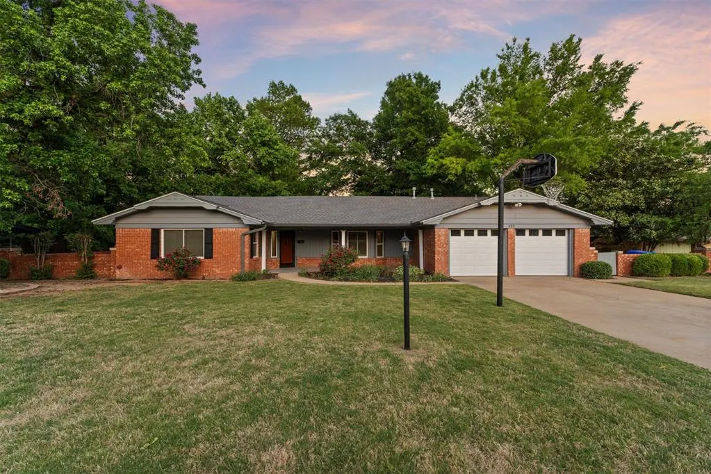 Front exterior — 425 Terrace Place, Norman, OK 73069