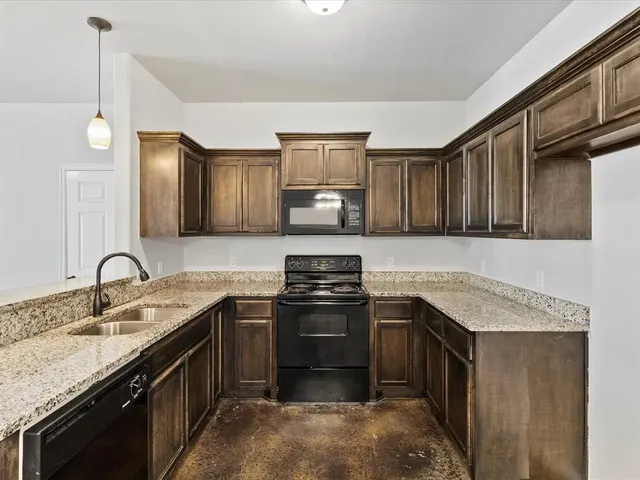 Photo 7 — 1846 Post Oak Road 1848, El Reno, OK 73036