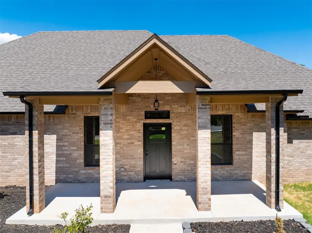 Front exterior — 2299 Pecan Ridge, Jones, OK 73049