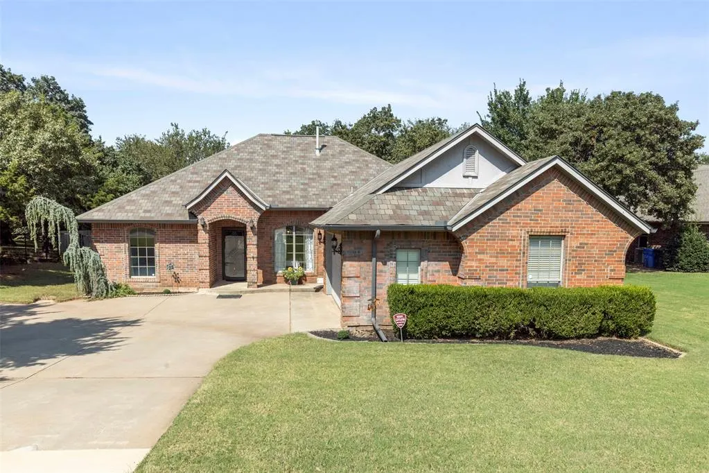 Photo 3 — 1043 Hidden Oaks Way, Guthrie, OK 73044