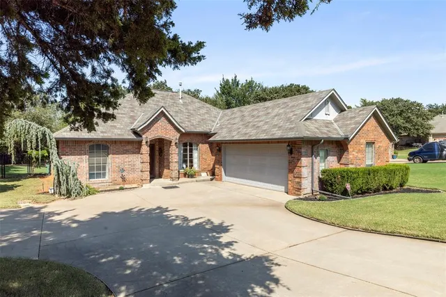 Front exterior — 1043 Hidden Oaks Way, Guthrie, OK 73044
