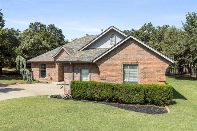Photo 4 — 1043 Hidden Oaks Way, Guthrie, OK 73044