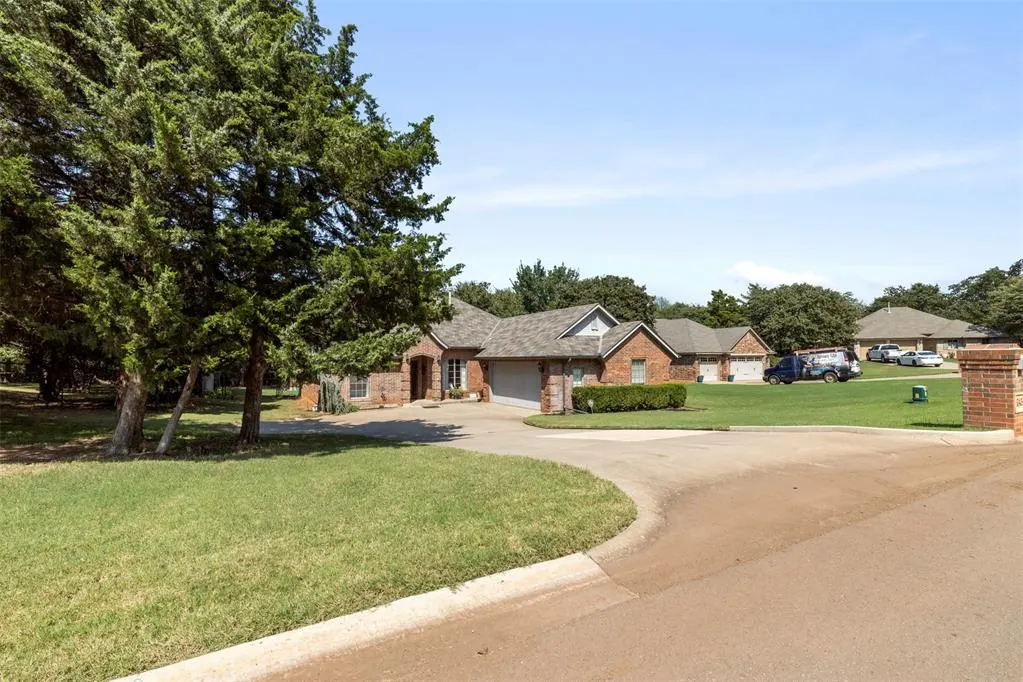 Photo 6 — 1043 Hidden Oaks Way, Guthrie, OK 73044