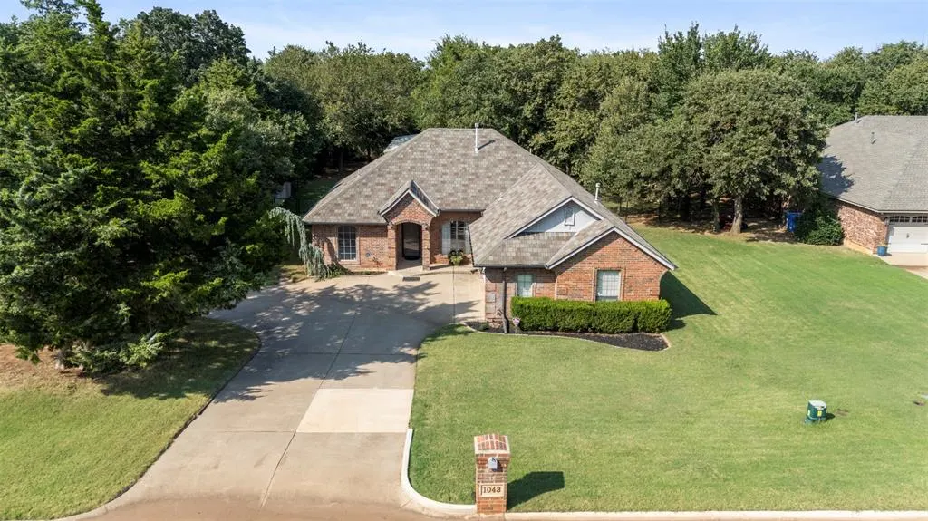 Photo 8 — 1043 Hidden Oaks Way, Guthrie, OK 73044