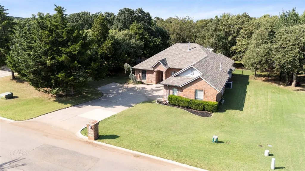 Photo 9 — 1043 Hidden Oaks Way, Guthrie, OK 73044
