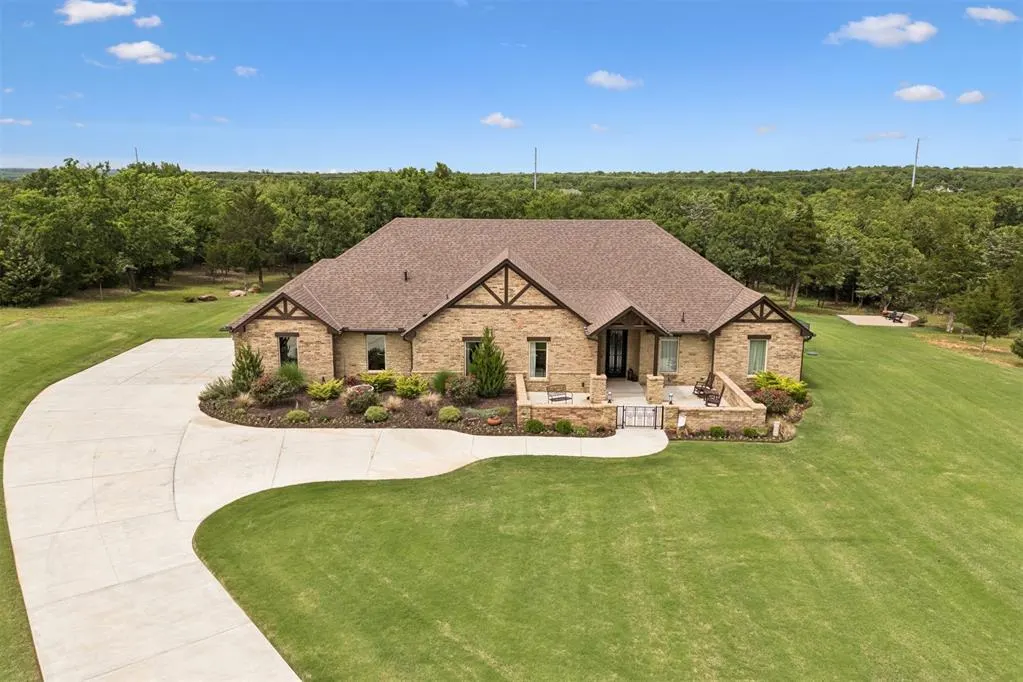 Photo 2 — 13281 Rock Hollow Circle, Arcadia, OK 73007